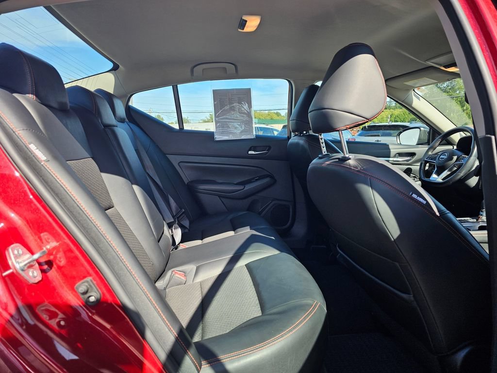 Used 2024 Nissan Altima 2.5 SR FWD image 12