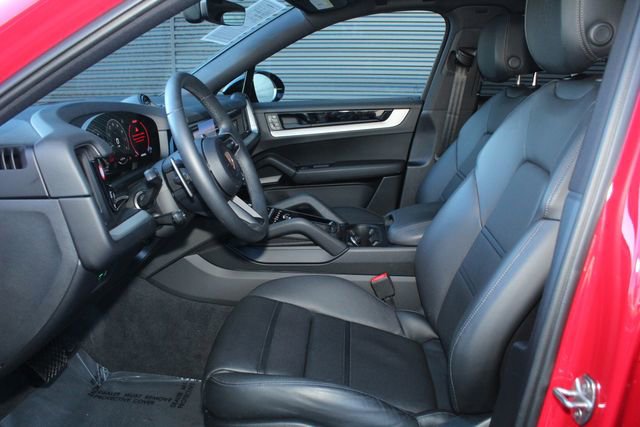 Certified 2025 Porsche Cayenne Coupe image 5