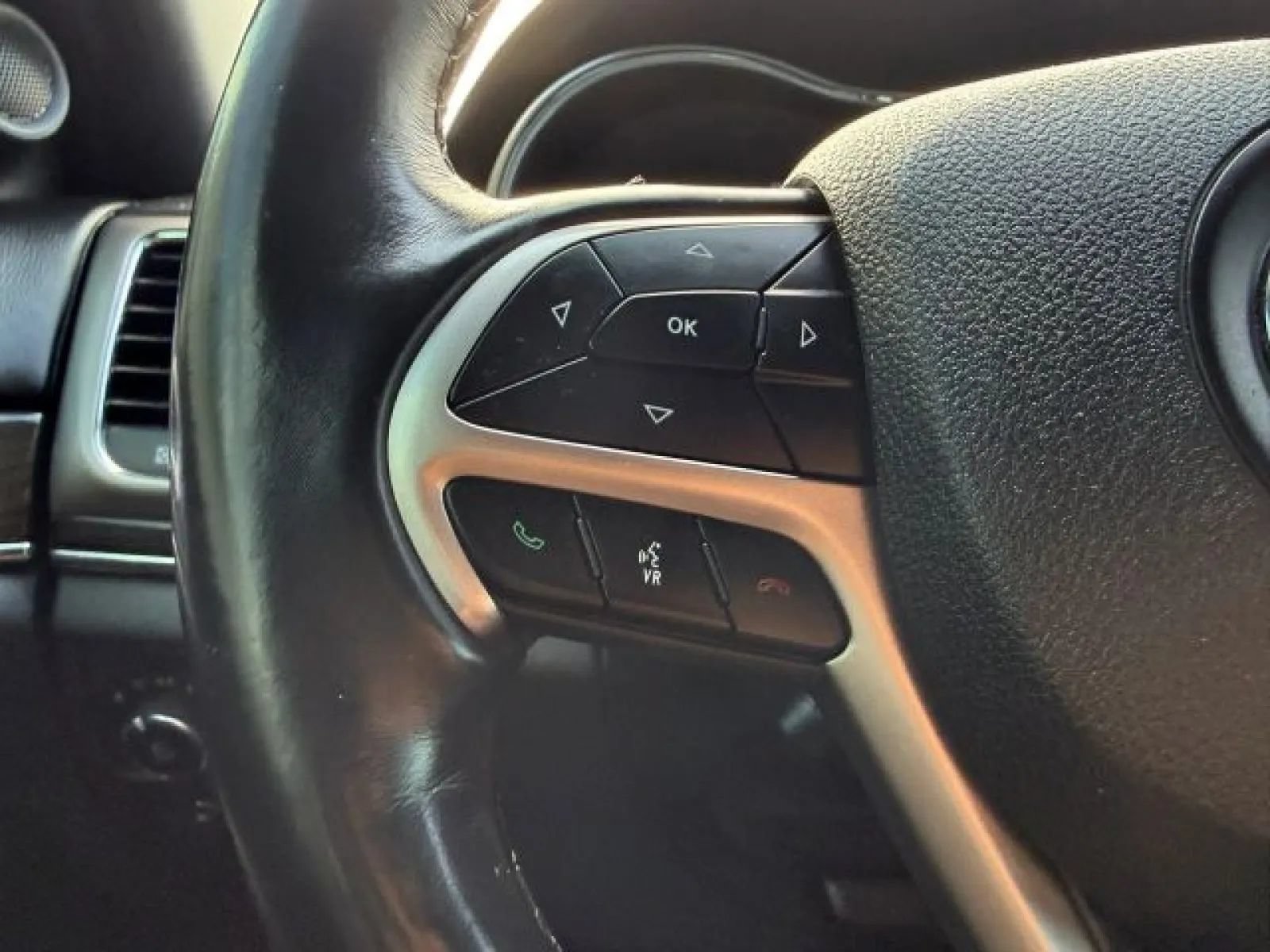 Used 2018 Jeep Grand Cherokee Overland AWD/4WD image 25