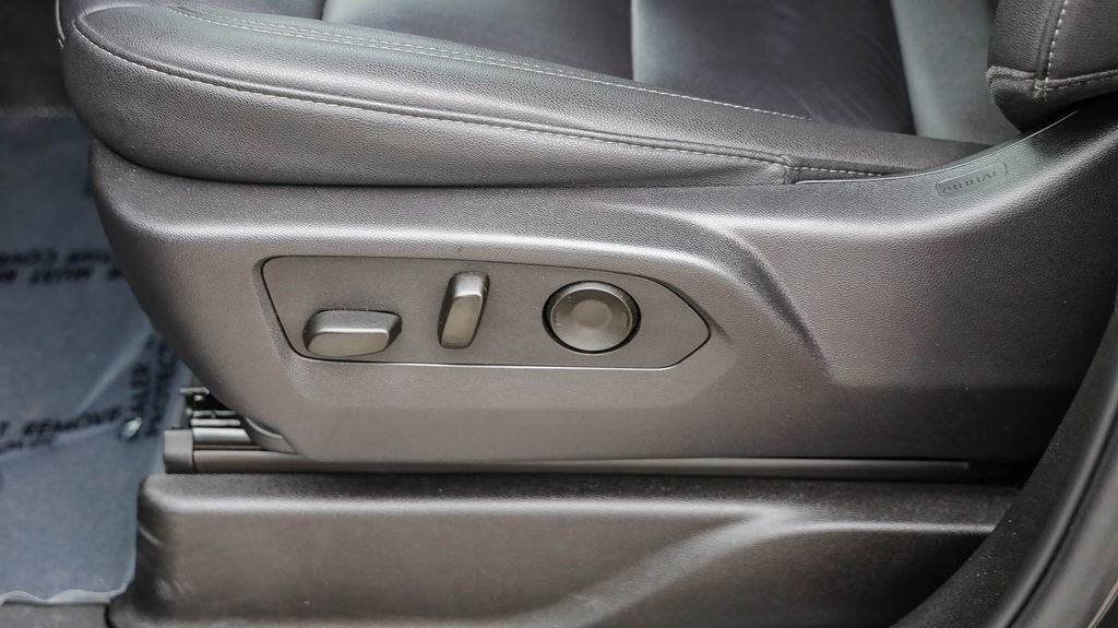 Used 2025 Chevrolet Suburban Z71 AWD/4WD image 25