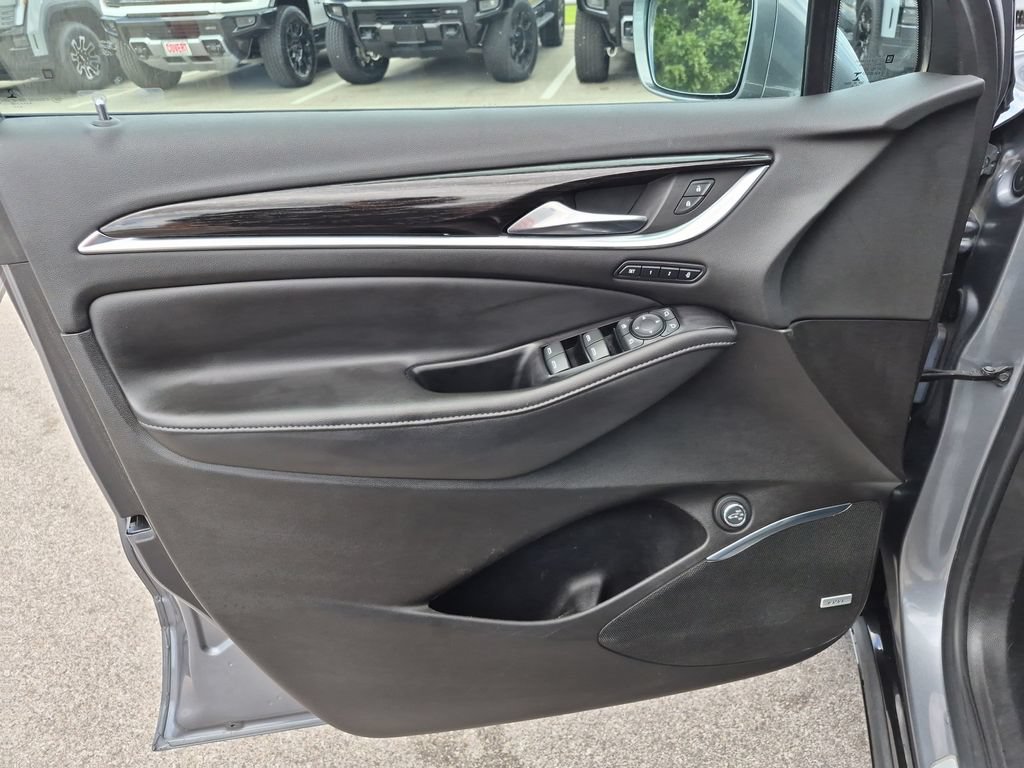 Used 2019 Buick Enclave Avenir w/ Avenir Technology Package FWD image 19