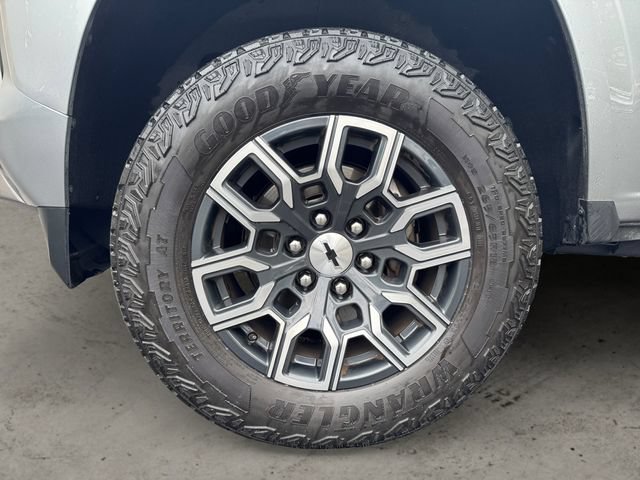 Used 2023 Chevrolet Colorado Z71 w/ Z71 Convenience Package 2 AWD/4WD image 9