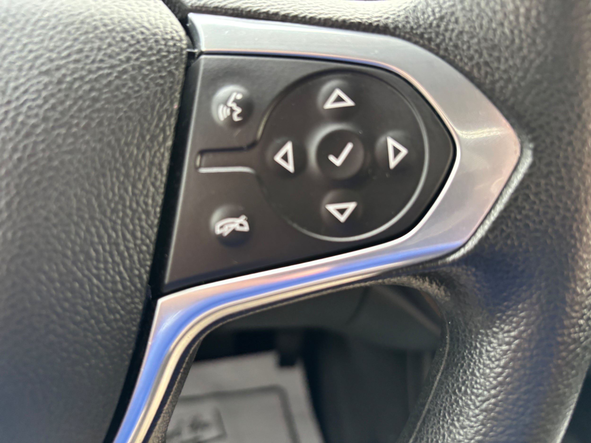Used 2020 Chevrolet Traverse LS AWD/4WD image 20