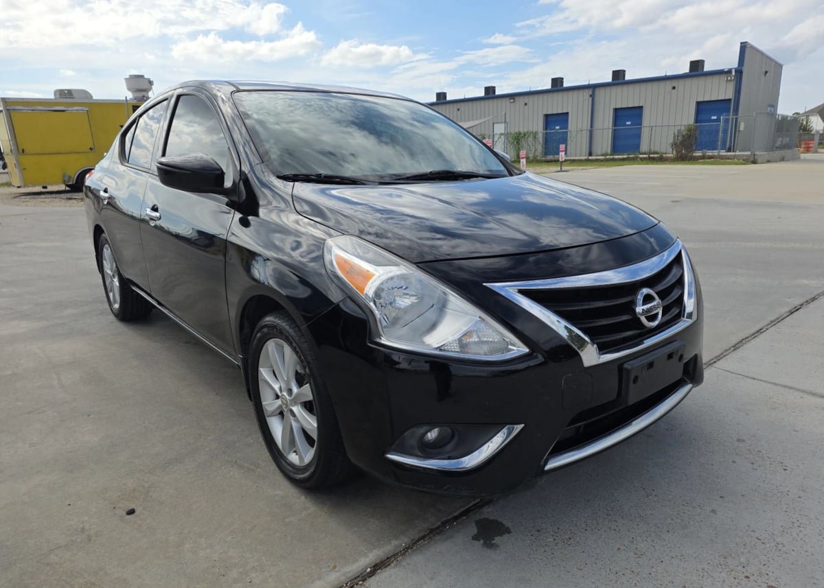 Used 2015 Nissan Versa w/ SL Tech Package FWD image 34