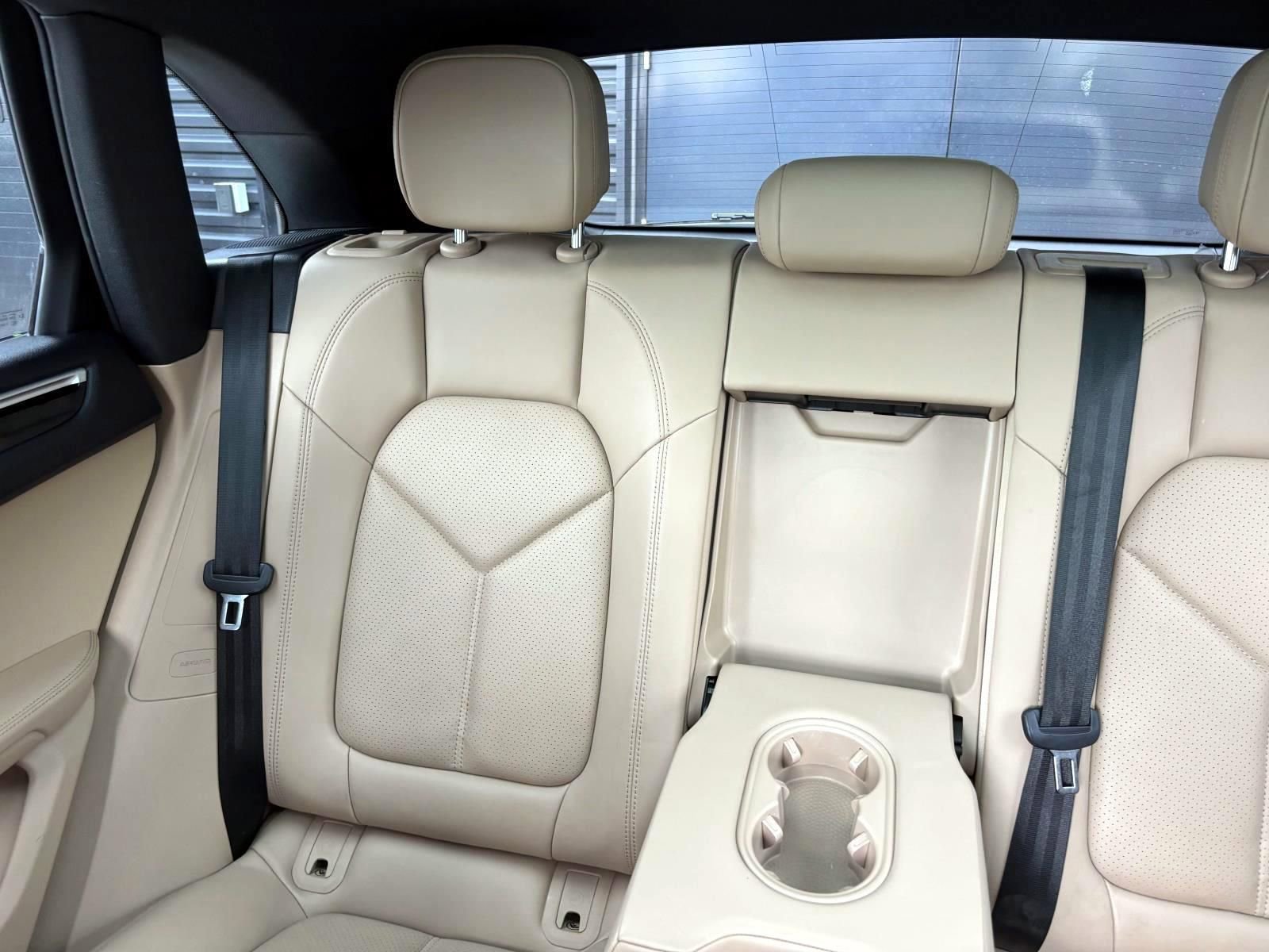 Used 2020 Porsche Macan AWD/4WD image 38