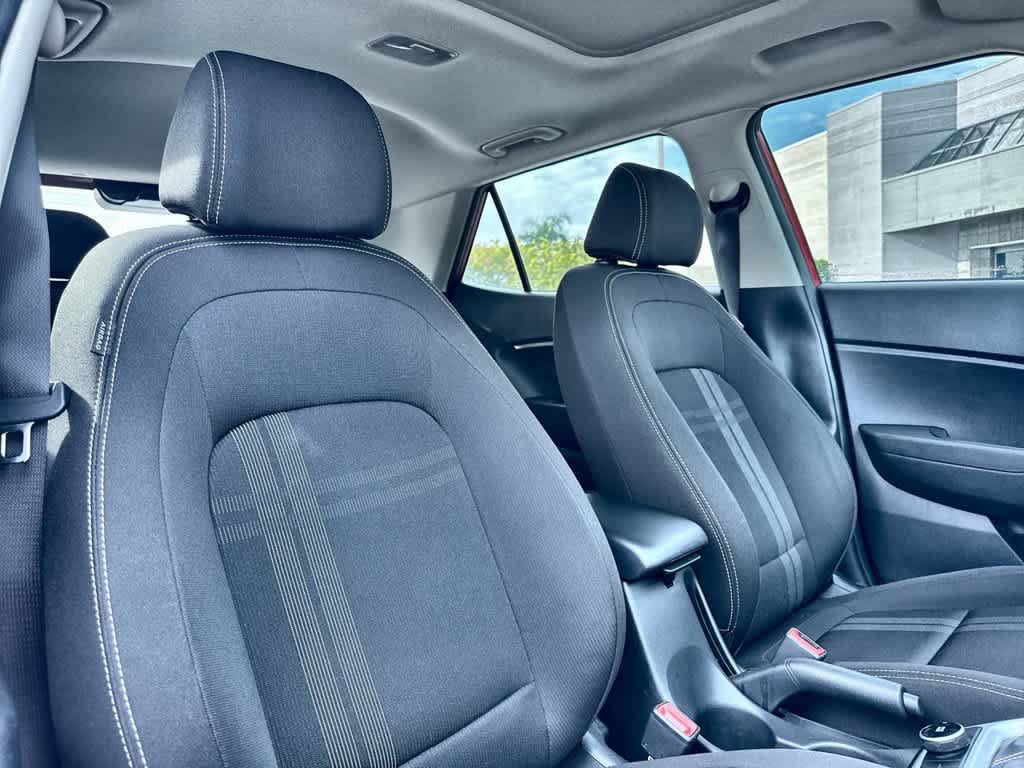 Used 2022 Hyundai Venue SEL FWD image 27