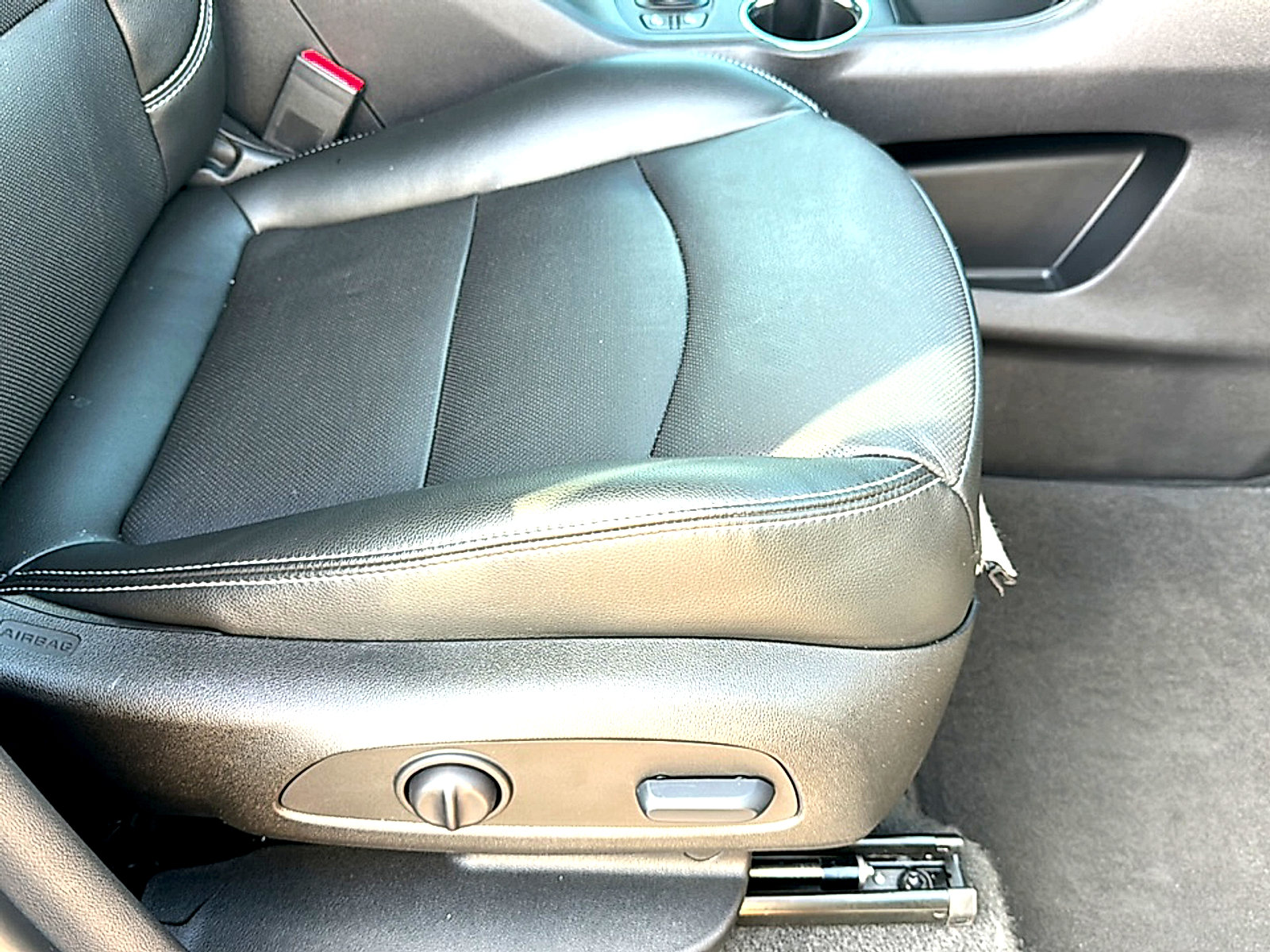 Used 2024 GMC Terrain SLT w/ Elevation Edition AWD/4WD image 25