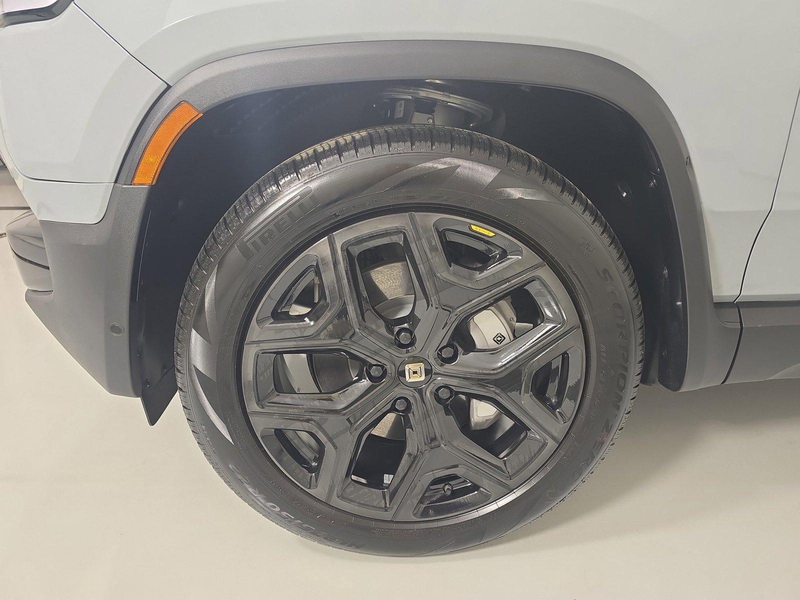 Used 2024 Rivian R1S Adventure image 9