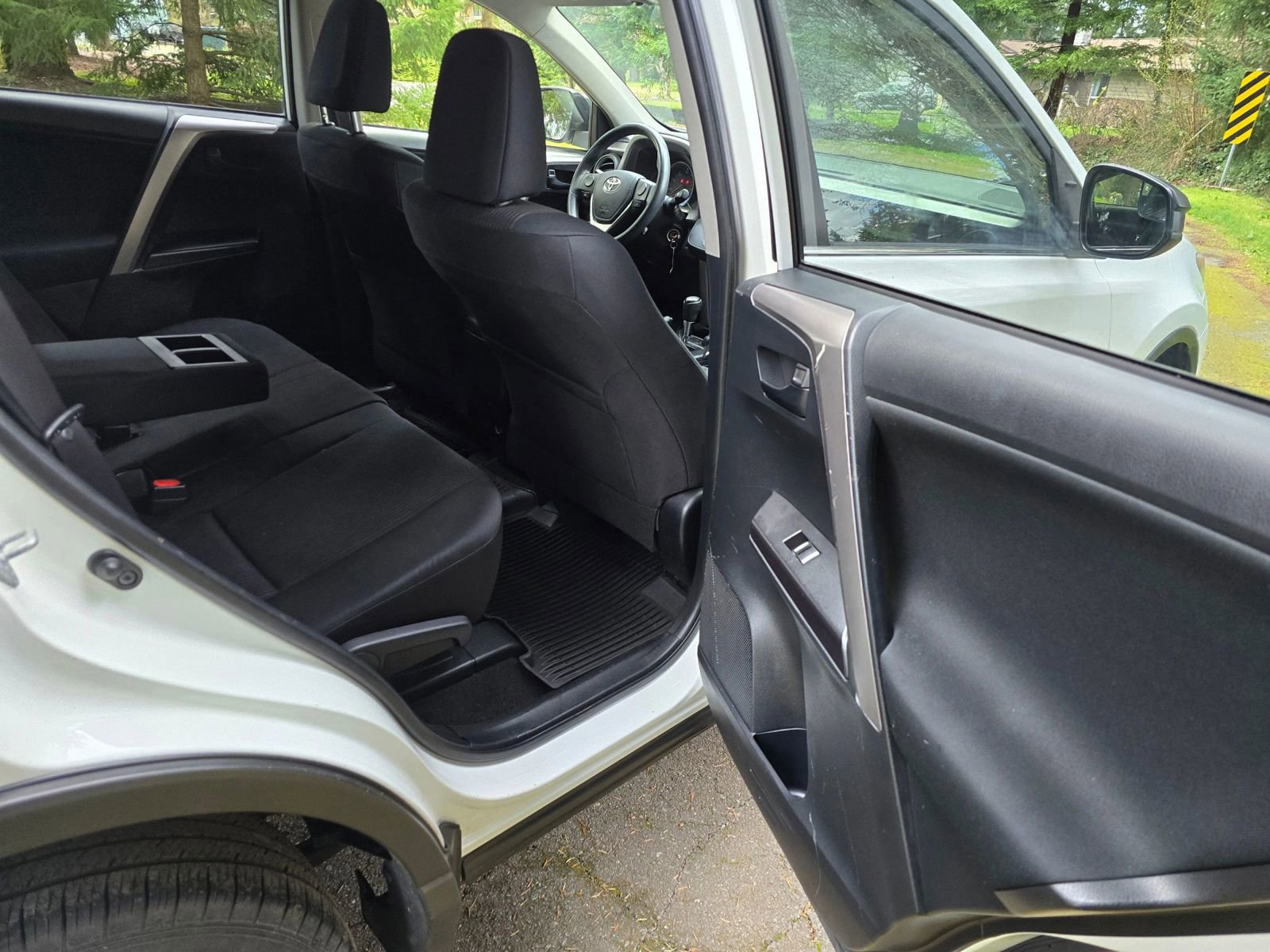 Used 2016 Toyota RAV4 LE AWD/4WD image 14