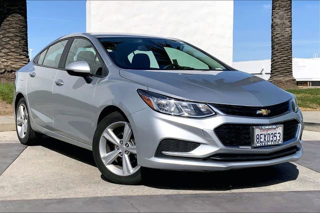 Used 2018 Chevrolet Cruze LS image 2