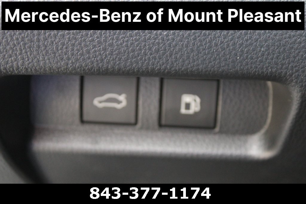 Used 2023 Toyota Crown Limited image 23