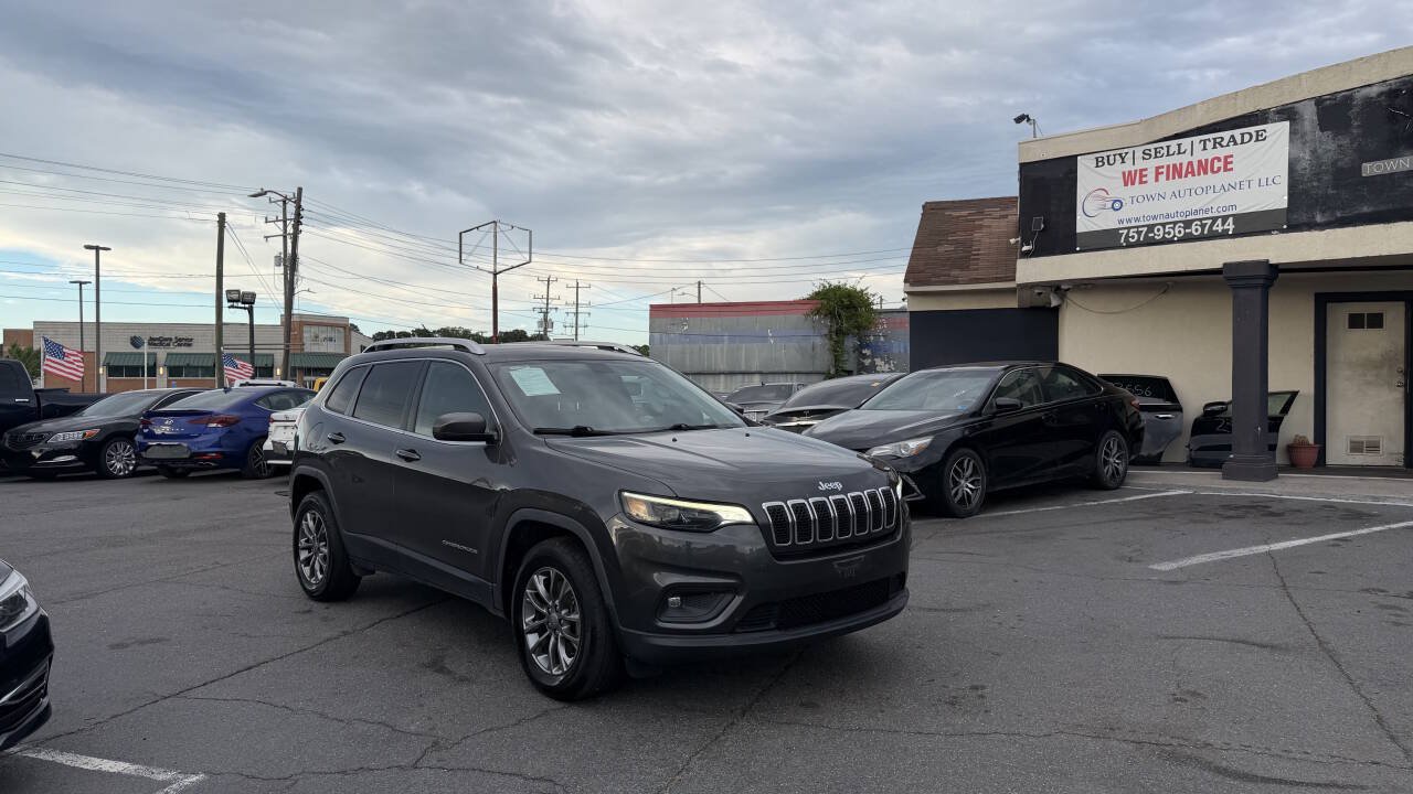 Used 2019 Jeep Cherokee Latitude Plus w/ Cold Weather Group AWD/4WD image 8