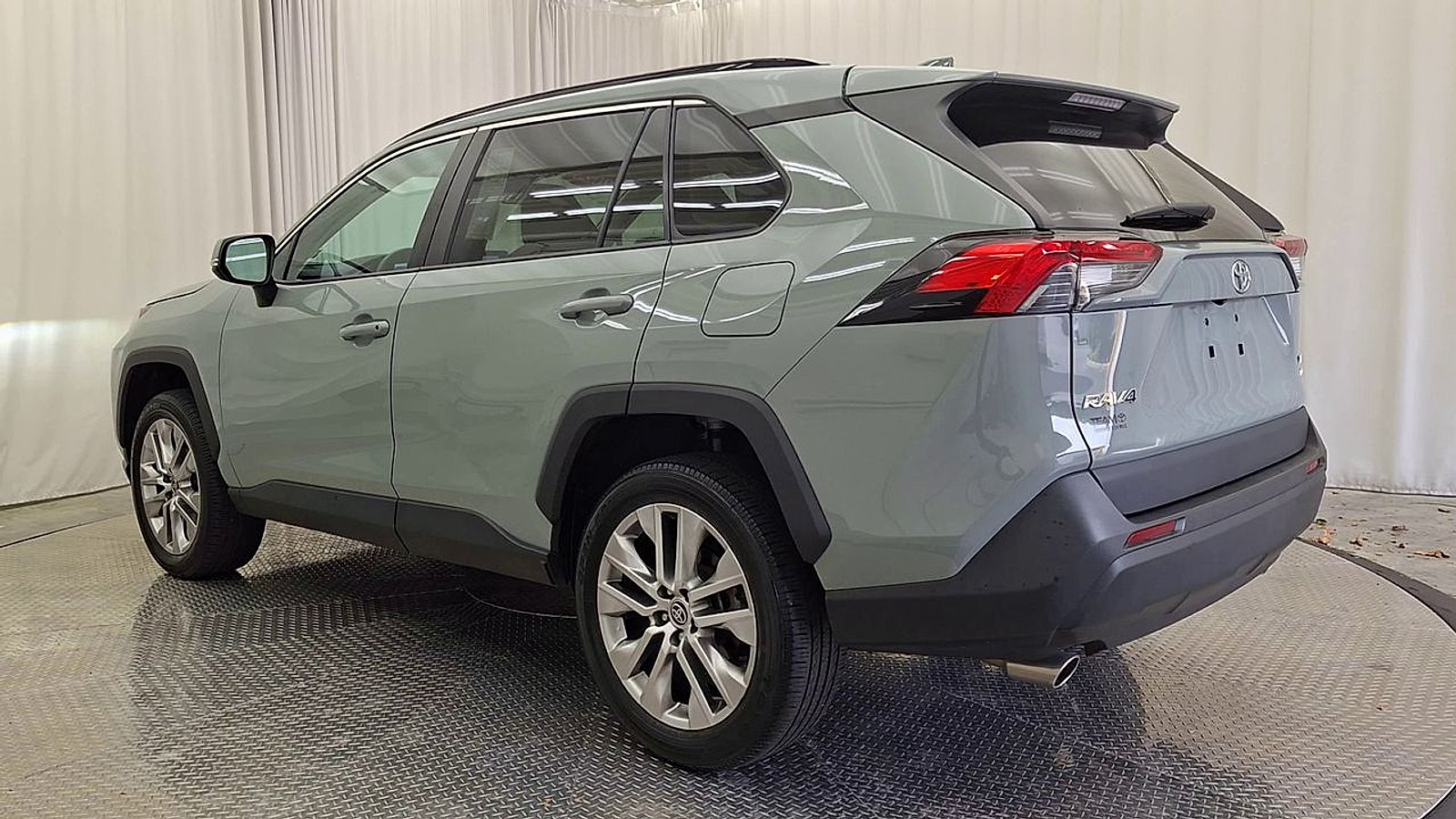 Used 2023 Toyota RAV4 XLE Premium AWD/4WD image 13