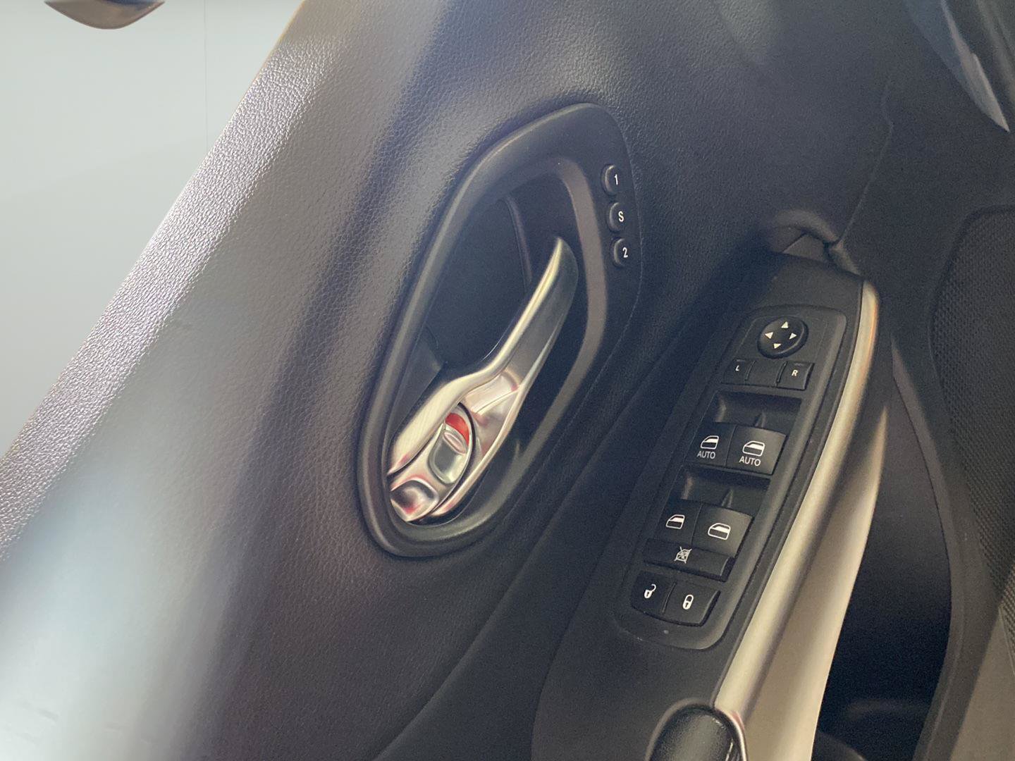 Used 2020 Jeep Cherokee Limited FWD image 14