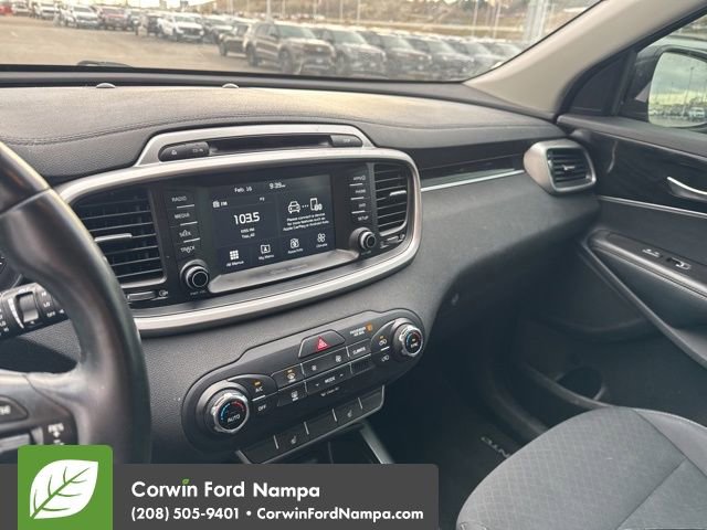 Used 2017 Kia Sorento LX w/ LX Convenience Package image 9