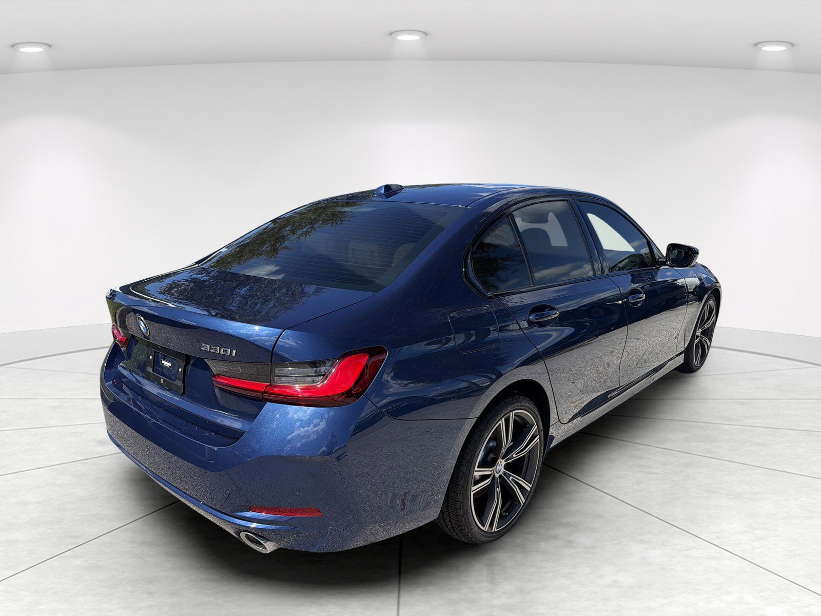 Used 2023 BMW 330i Sedan w/ Premium Package RWD image 3