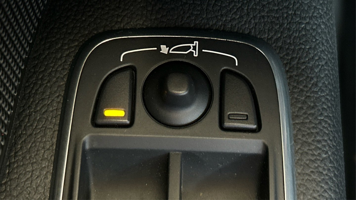 Used 2016 Jaguar XF R-Sport image 46