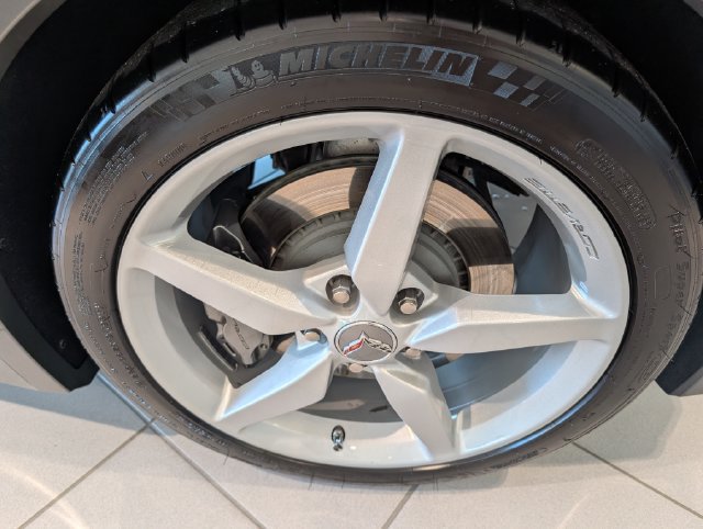 Used 2015 Chevrolet Corvette Stingray Coupe RWD image 5