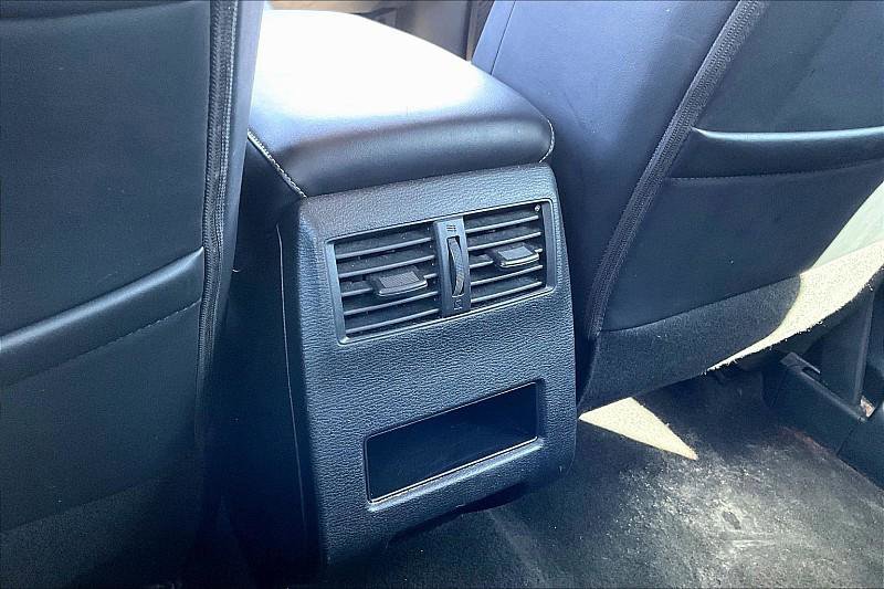 Used 2023 Mitsubishi Outlander SE image 32