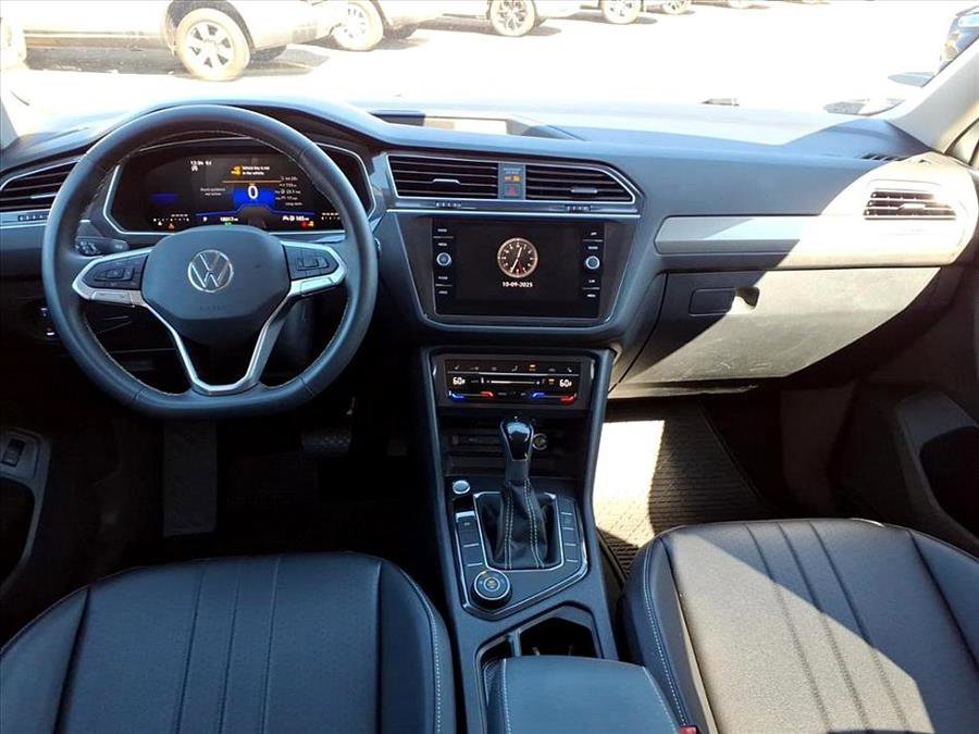 Used 2024 Volkswagen Tiguan SE image 21