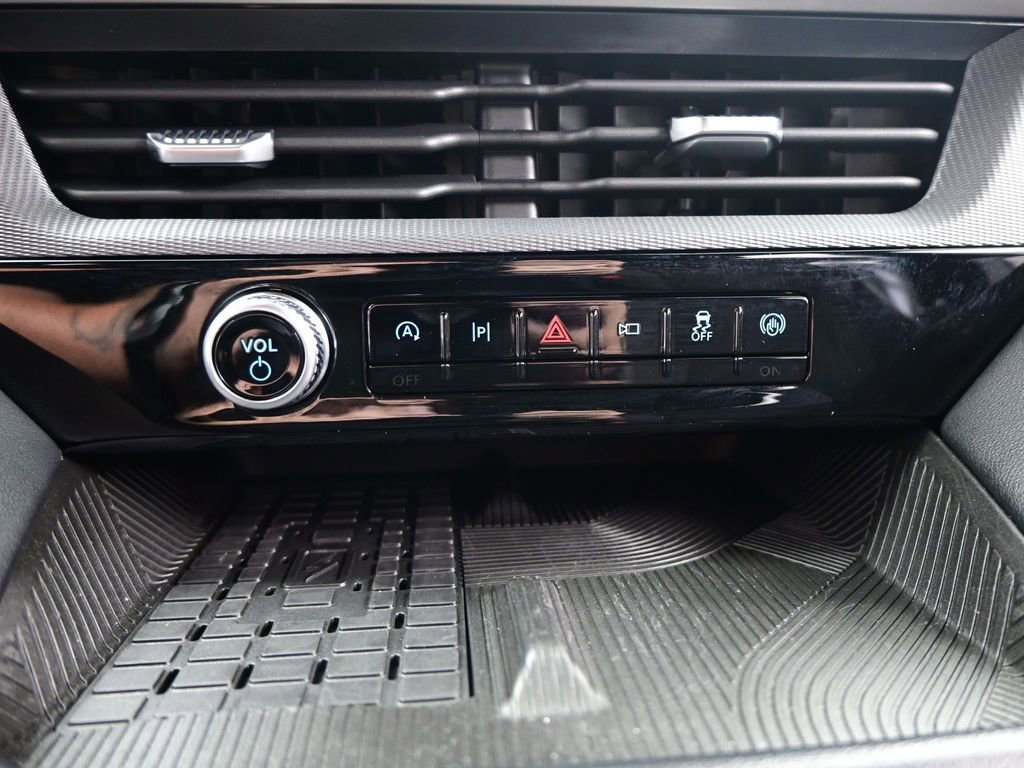 Used 2025 Ford Explorer ST-Line w/ Premium Package image 17