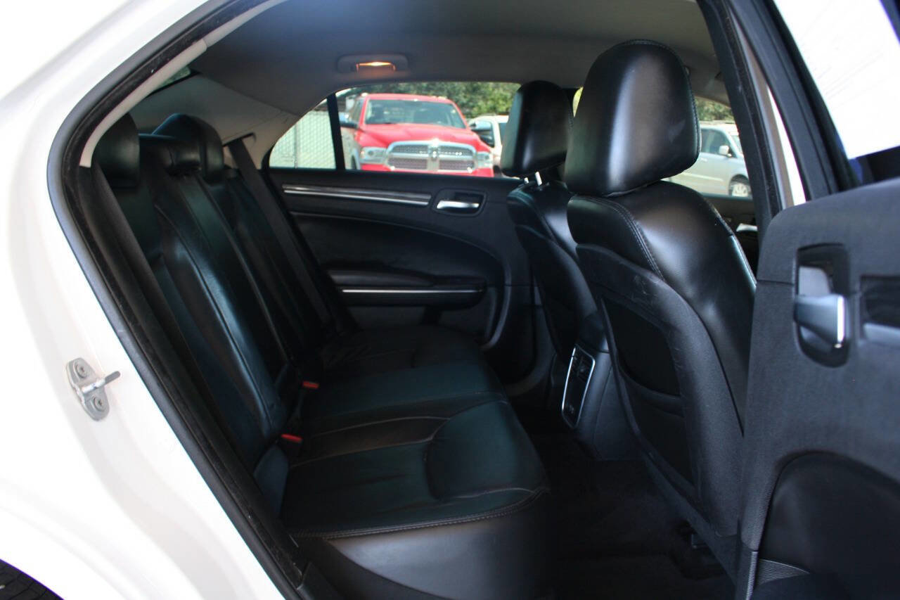 Used 2017 Chrysler 300 Limited RWD image 22