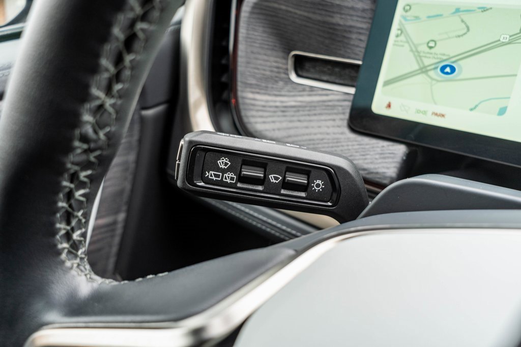 Used 2024 Rivian R1S Adventure image 28