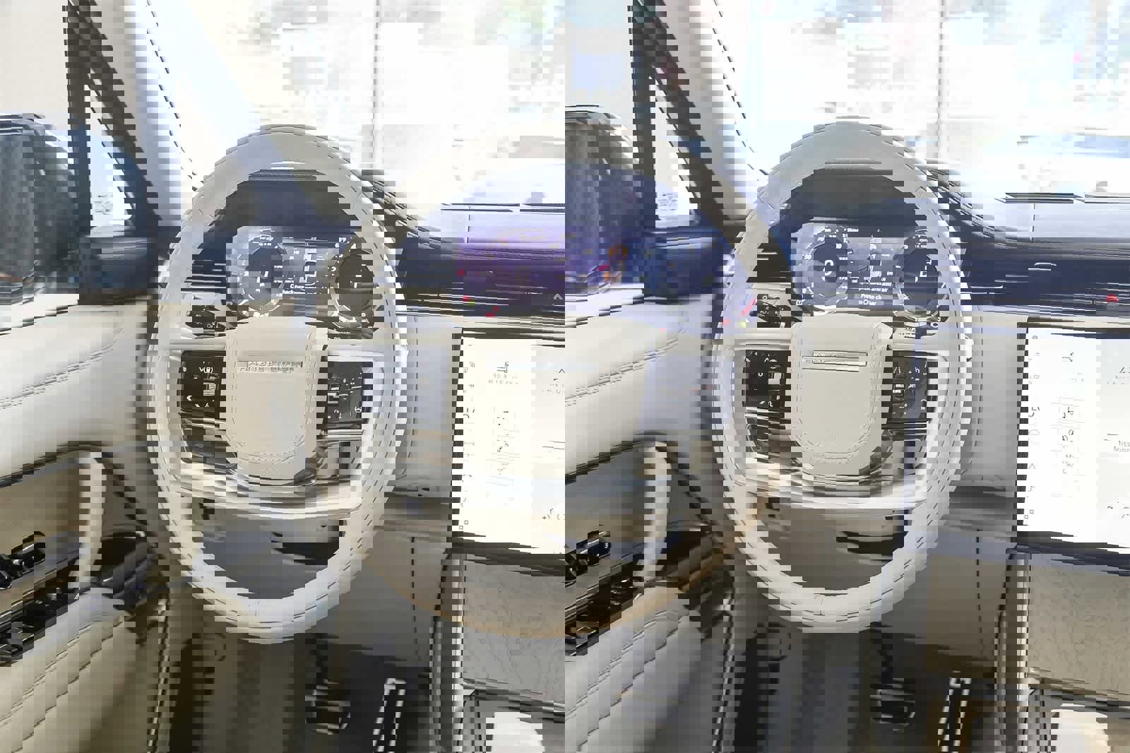 New 2024 Land Rover Range Rover SV image 14