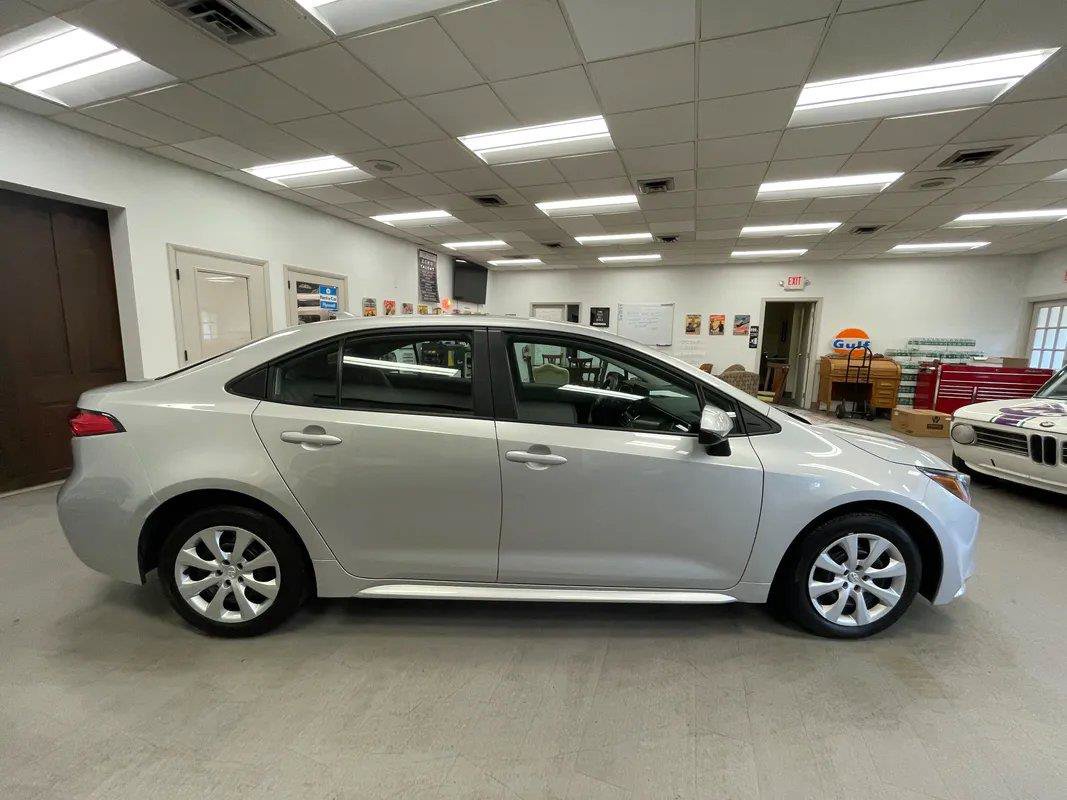 Used 2025 Toyota Corolla LE FWD image 36