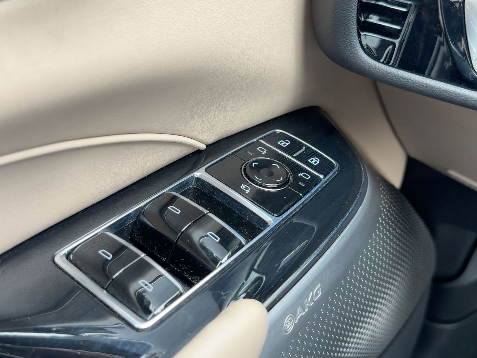 Certified 2024 Cadillac Lyriq Sport w/ Nappa Leather Package image 11