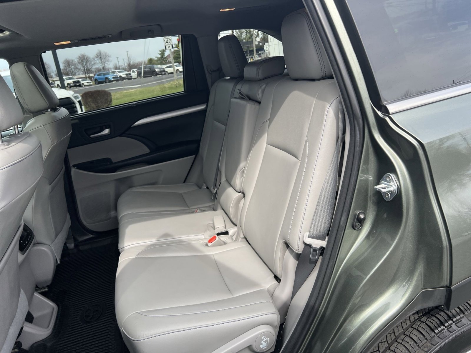 Used 2017 Toyota Highlander XLE image 25