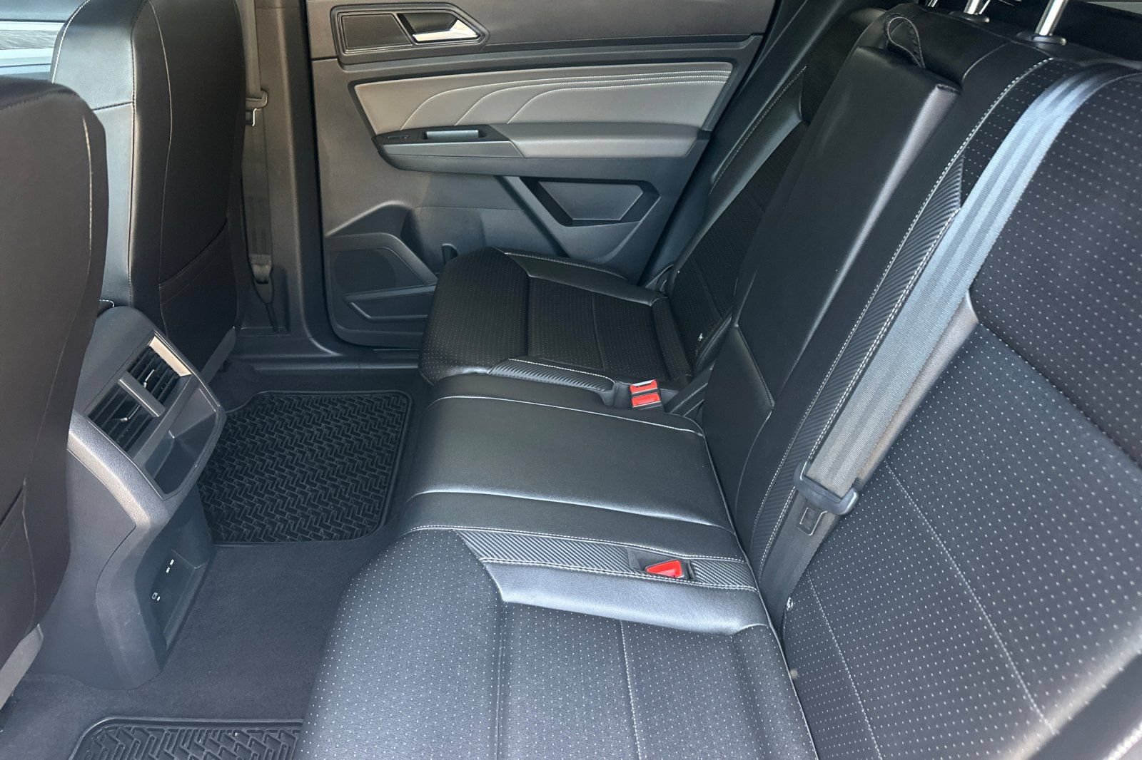 Used 2023 Volkswagen Atlas Cross Sport SE FWD image 12