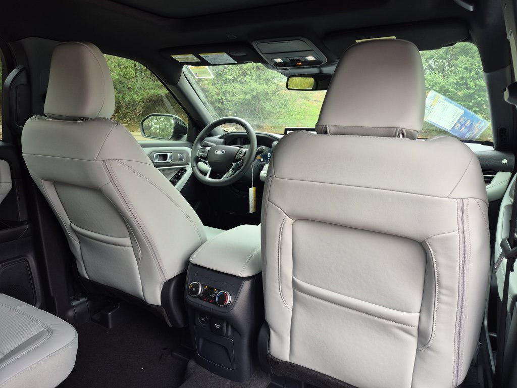 New 2027 Ford Explorer Platinum w/ 3.0L Ultimate Package AWD/4WD image 27