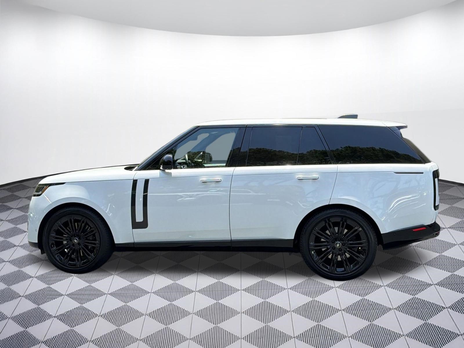 Used 2023 Land Rover Range Rover SE AWD/4WD image 2