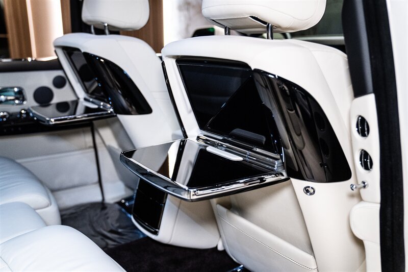 Used 2026 Rolls-Royce Phantom Sedan RWD image 19