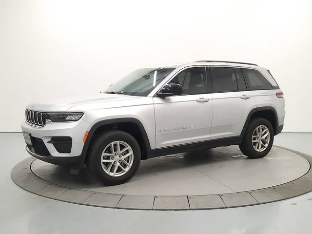 Used 2024 Jeep Grand Cherokee Laredo X w/ Luxury Tech Group I AWD/4WD image 3