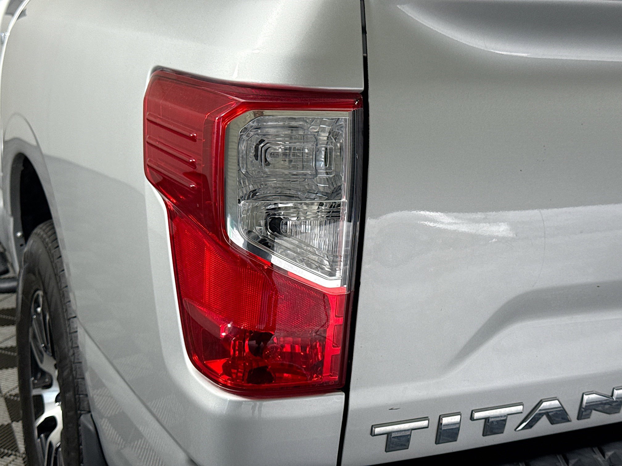 Used 2020 Nissan Titan SV image 36