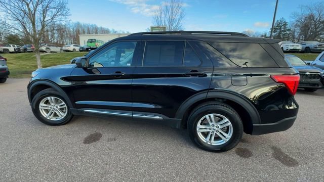 Used 2023 Ford Explorer XLT image 4