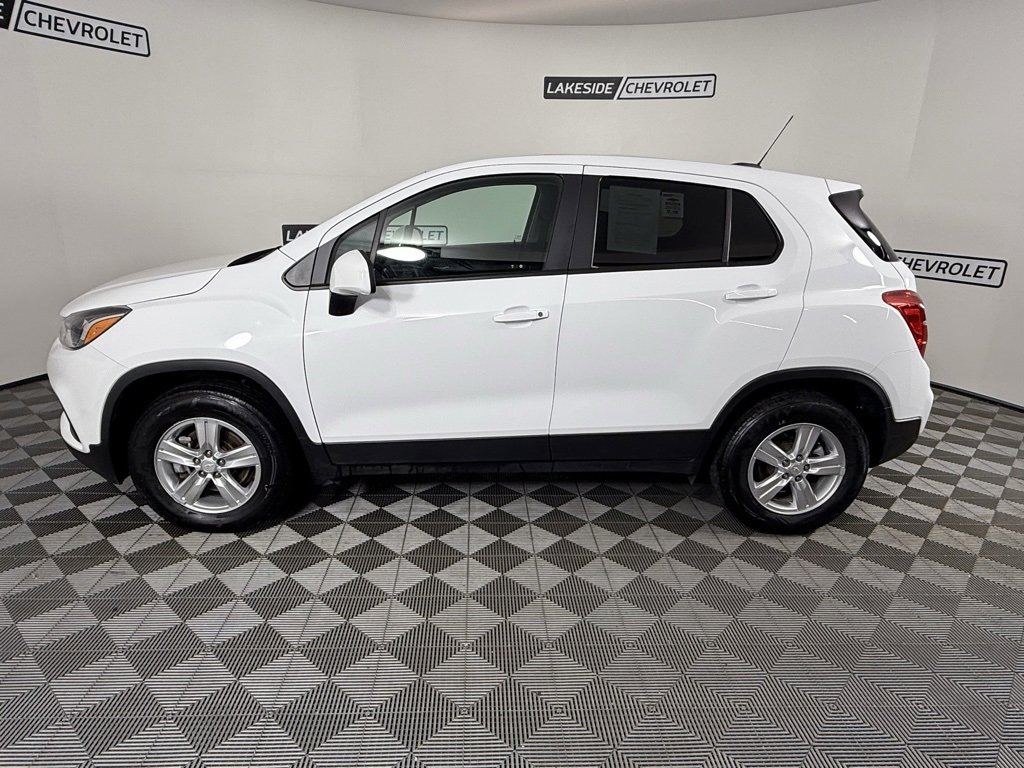Used 2022 Chevrolet Trax LS w/ Tint and Cruise Package image 3