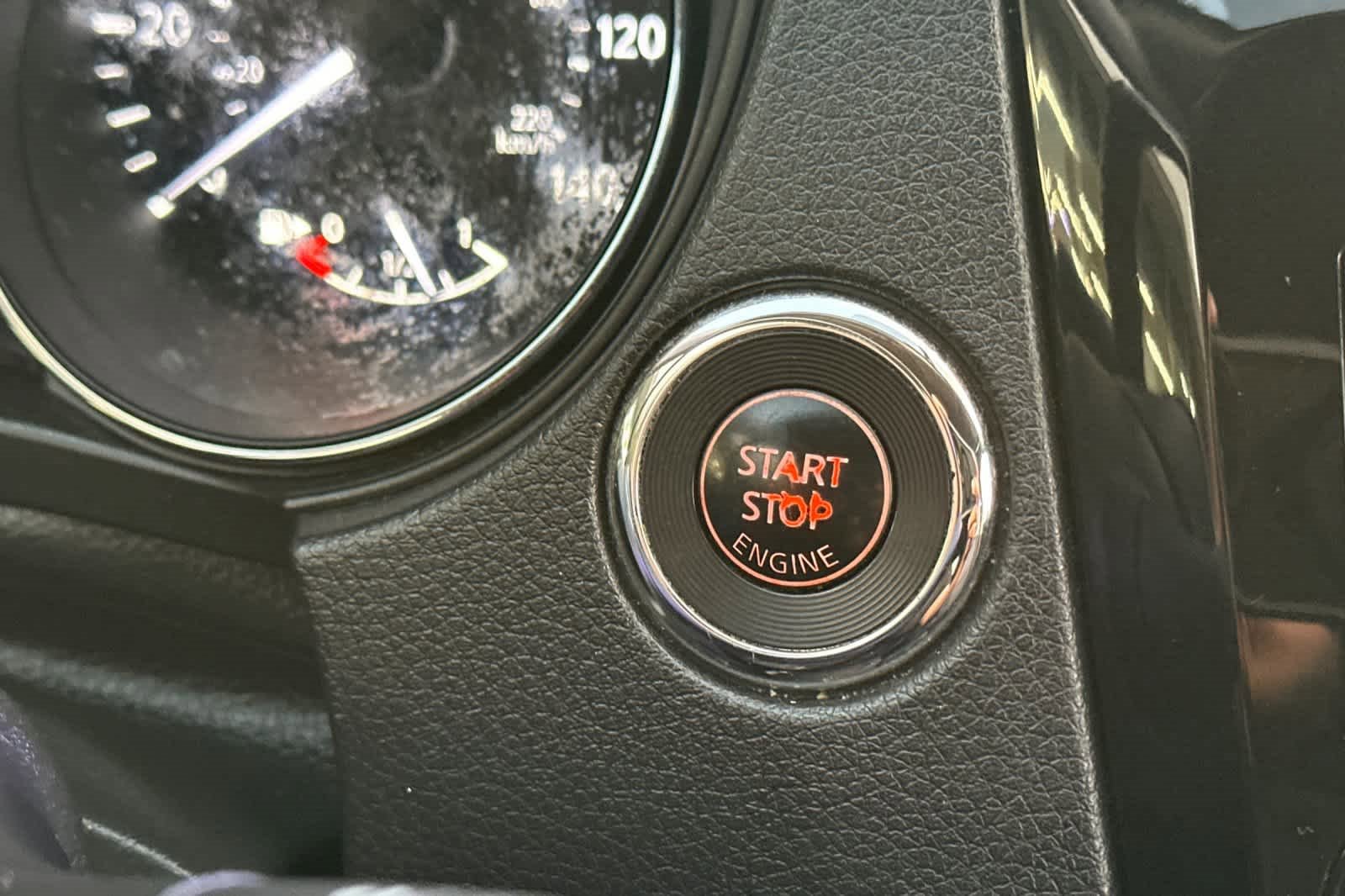 Used 2018 Nissan Rogue SV image 22