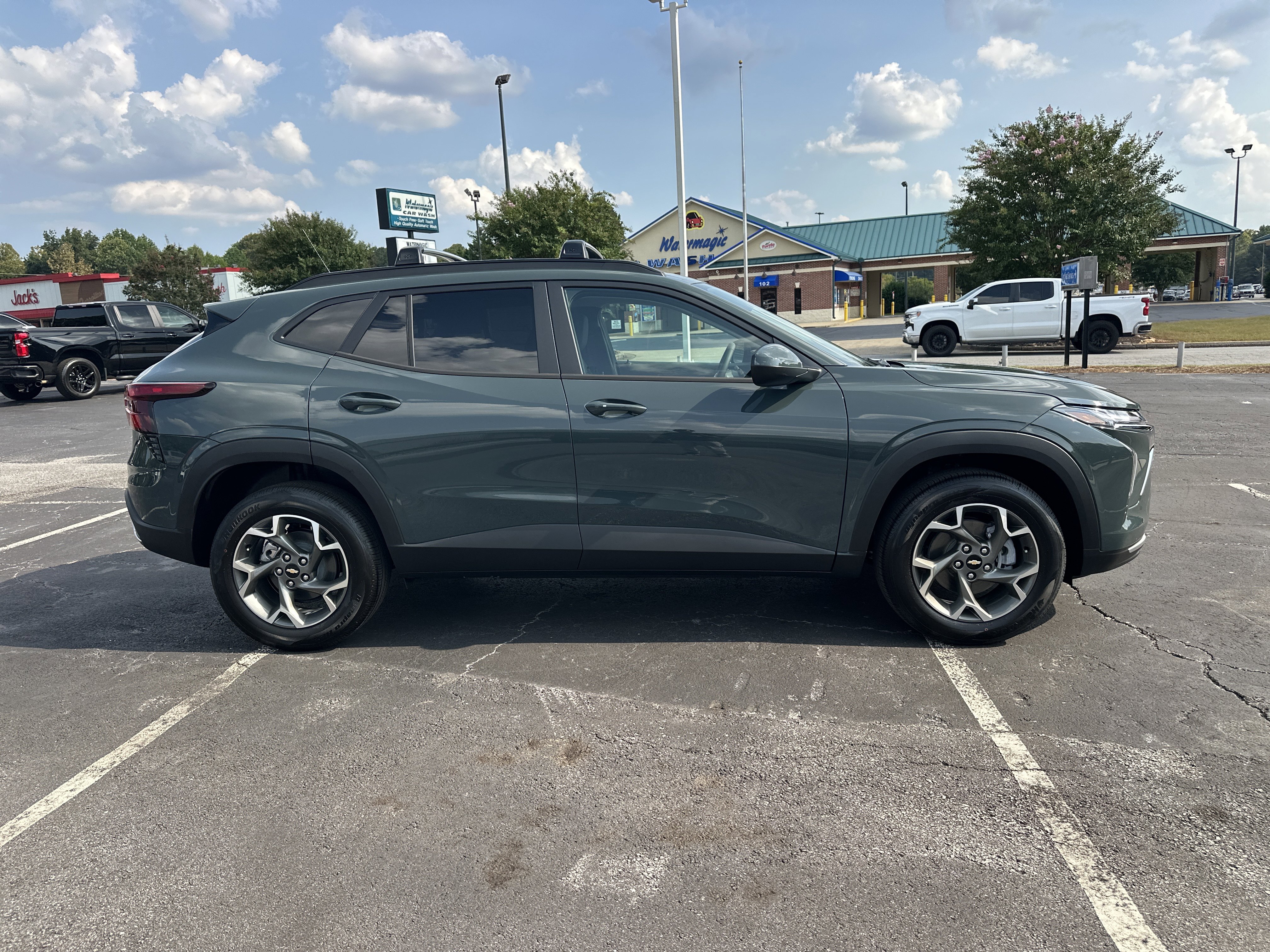 New 2026 Chevrolet Trax LT w/ Driver Confidence Package FWD image 10