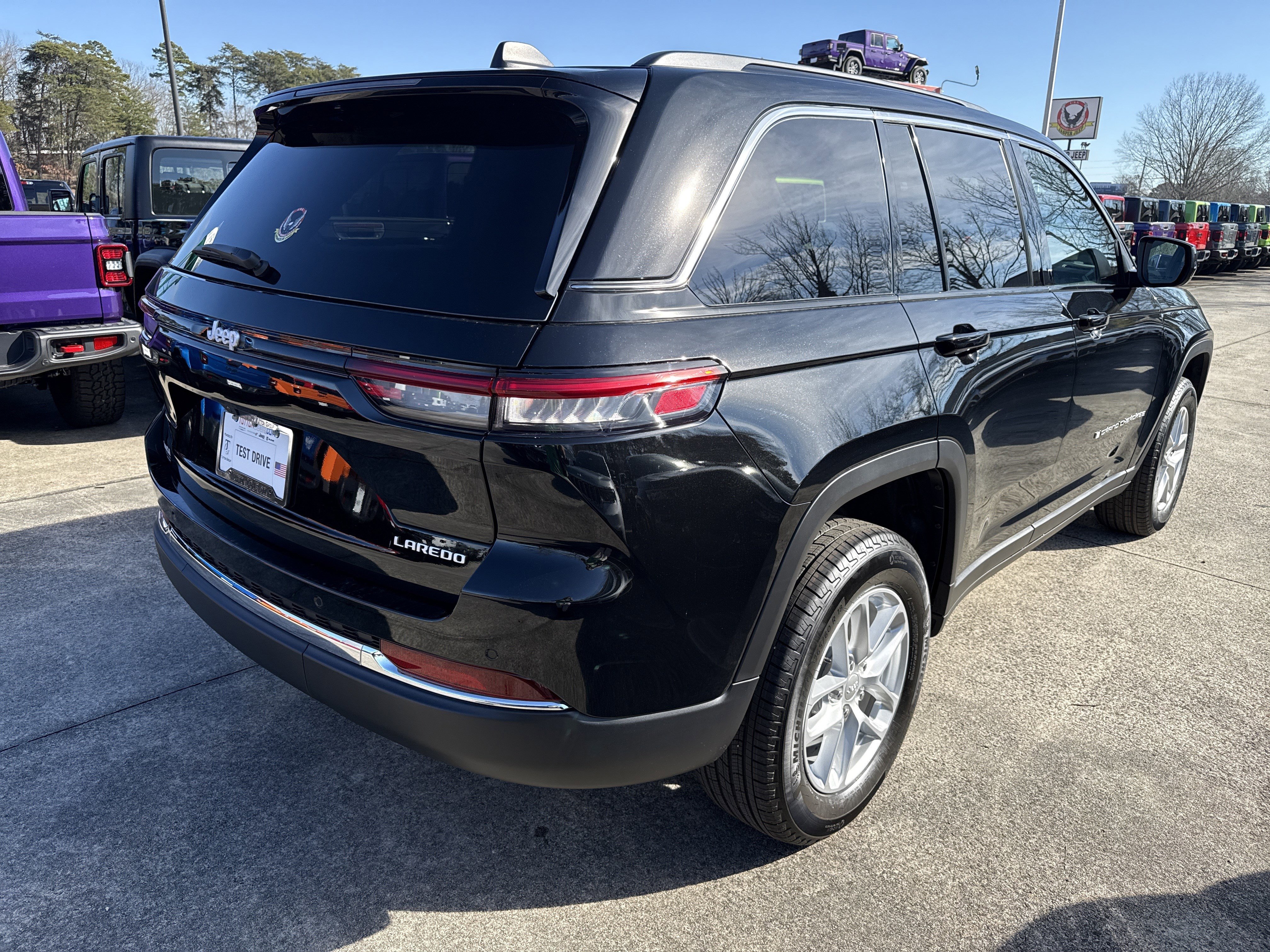 New 2025 Jeep Grand Cherokee Laredo image 7