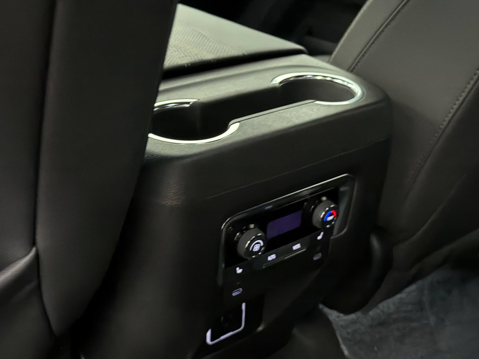 Used 2025 Chevrolet Suburban High Country AWD/4WD image 23