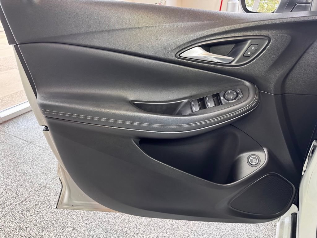 Used 2021 Buick Encore GX Select w/ Advanced Technology Package FWD image 21