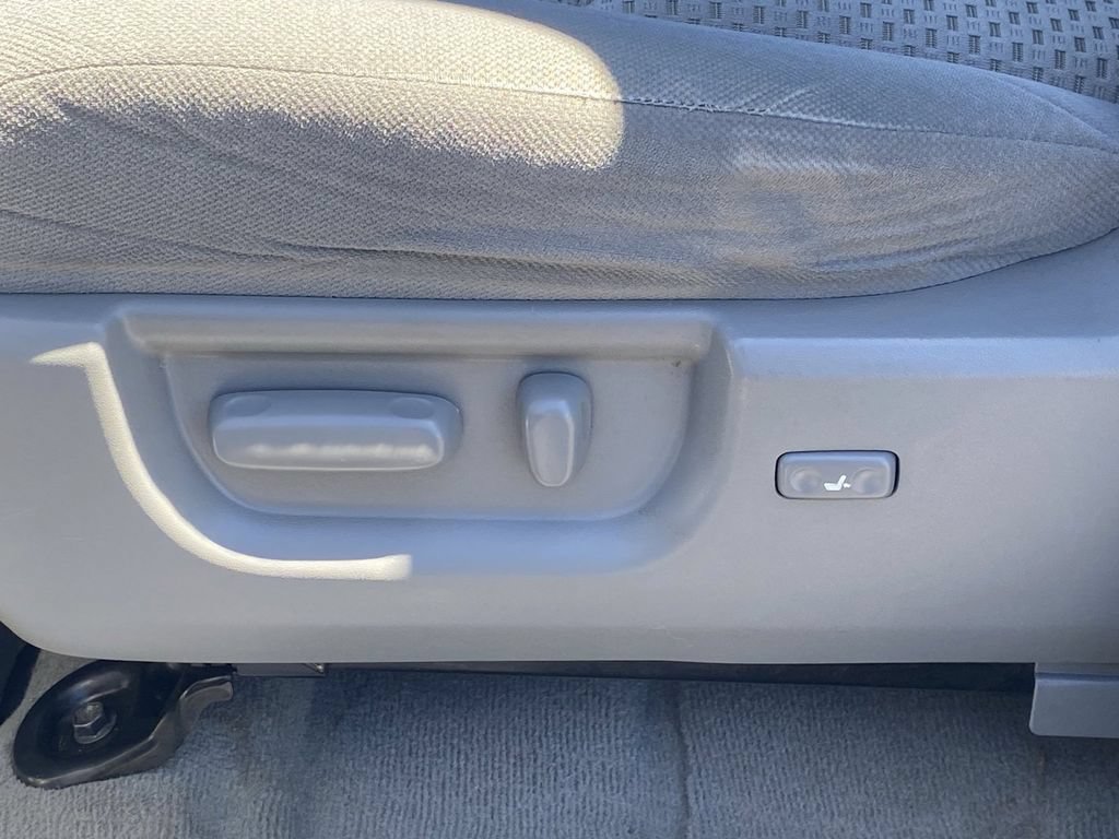 Used 2010 Toyota Tundra 4x4 CrewMax image 18