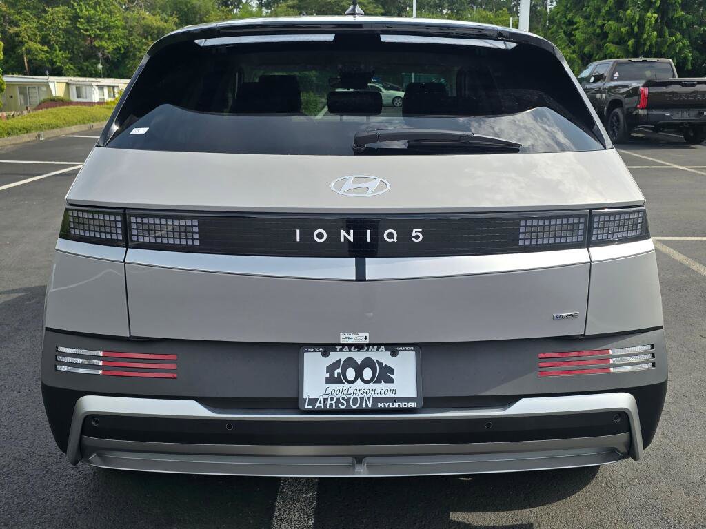 New 2025 Hyundai Ioniq 5 SE image 9