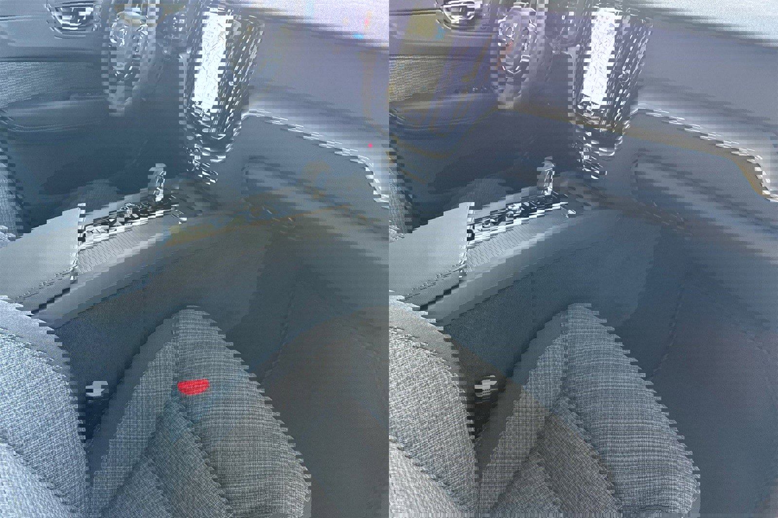 Used 2025 Volvo XC60 B5 Core w/ Protection Package Premier image 16