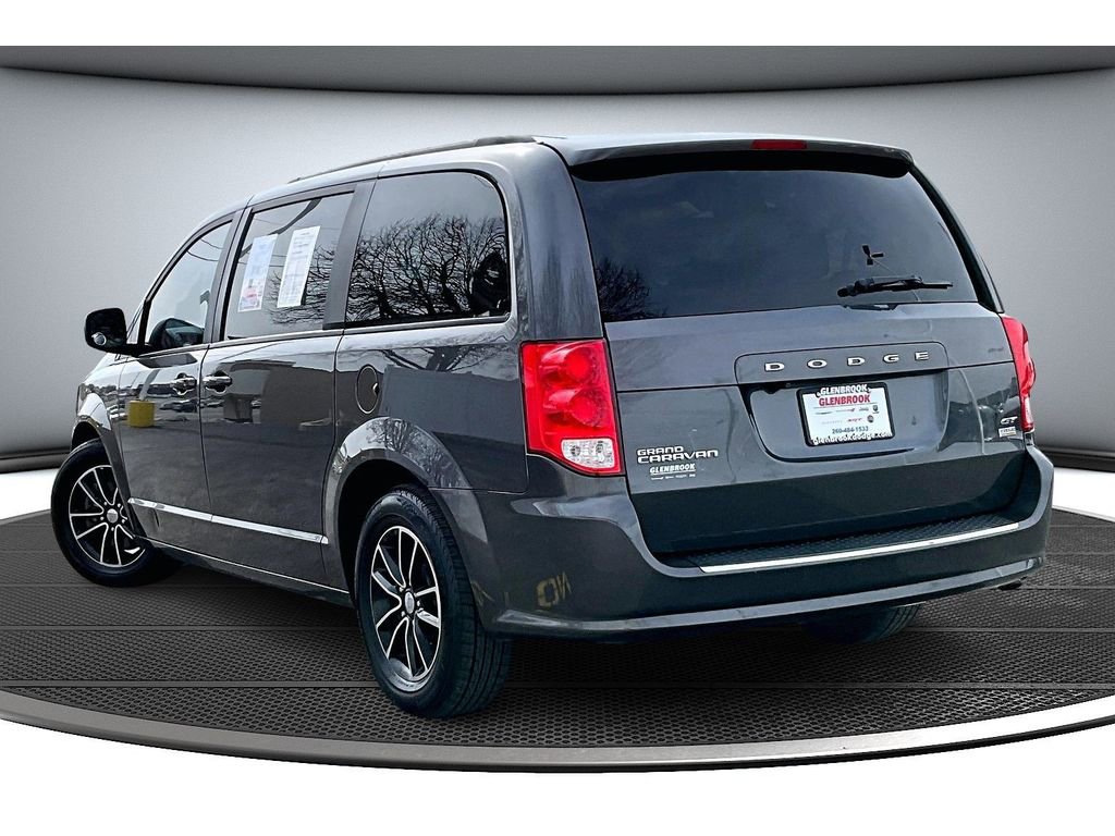Used 2018 Dodge Grand Caravan GT image 2