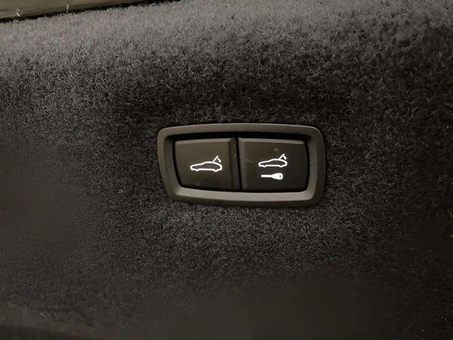Used 2021 Porsche Taycan RWD image 79