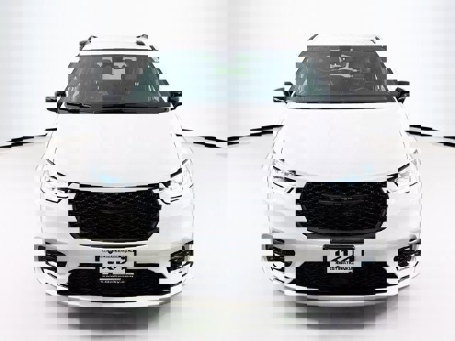 Used 2024 Chrysler Pacifica Touring-L w/ S Appearance Package image 2